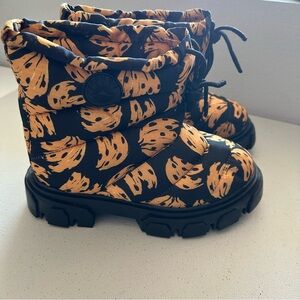 Farm Rio Black Banana Bunch Lug Rubber Sole Puffy Ankle Boot Women's